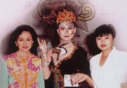 李秀英在92年第十六届亚洲发型化妆大赛获幻彩化妆组季军