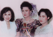 郑绮雯在89年第十三届亚洲发型化妆大赛获晚宴化妆组冠军